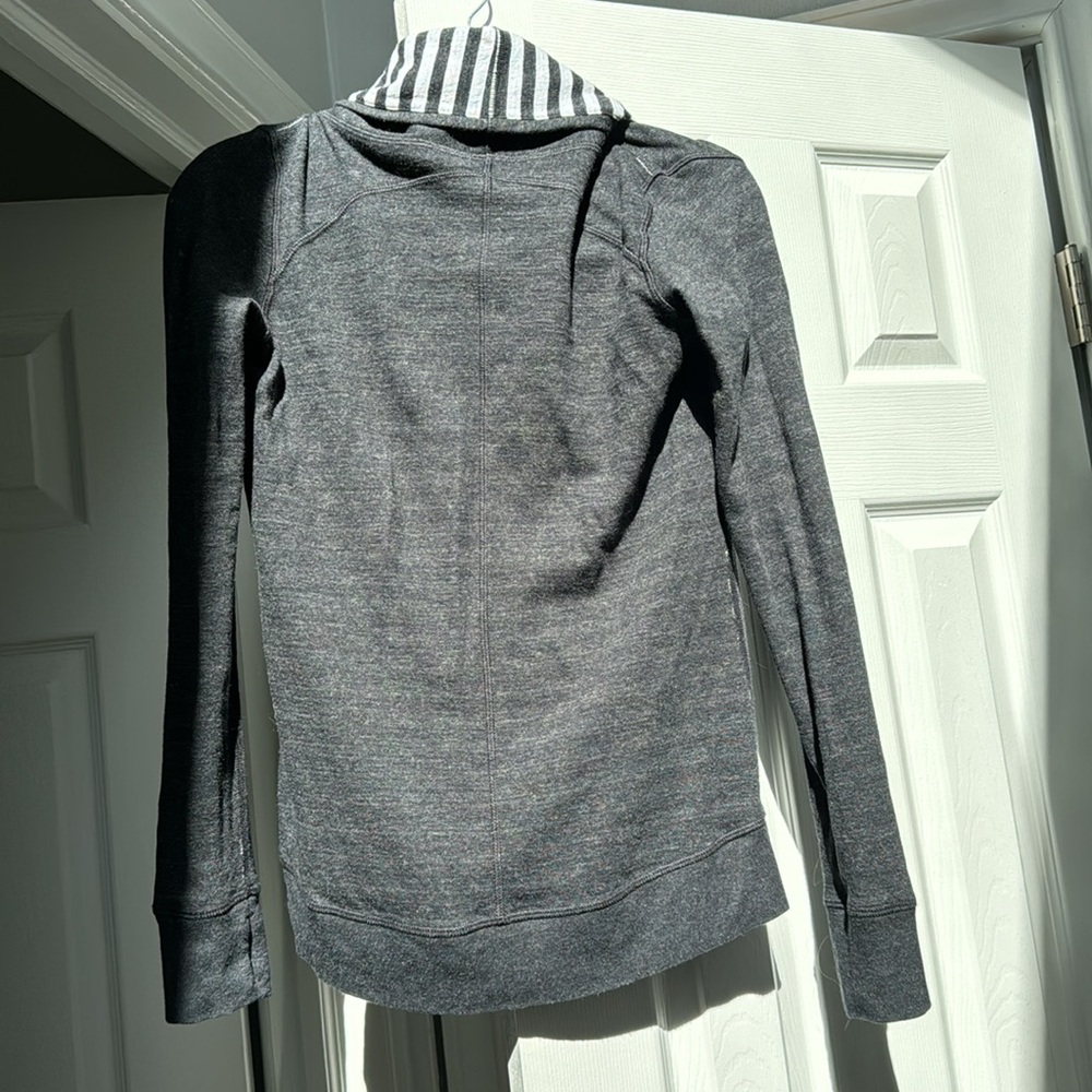 Reversible Lululemon pullover - Picture 4 of 5